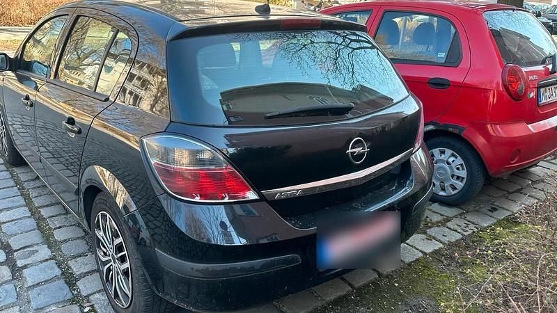Gebraucht Opel Astra 105 PS (77 kW) 2004 Schwarz Limousine