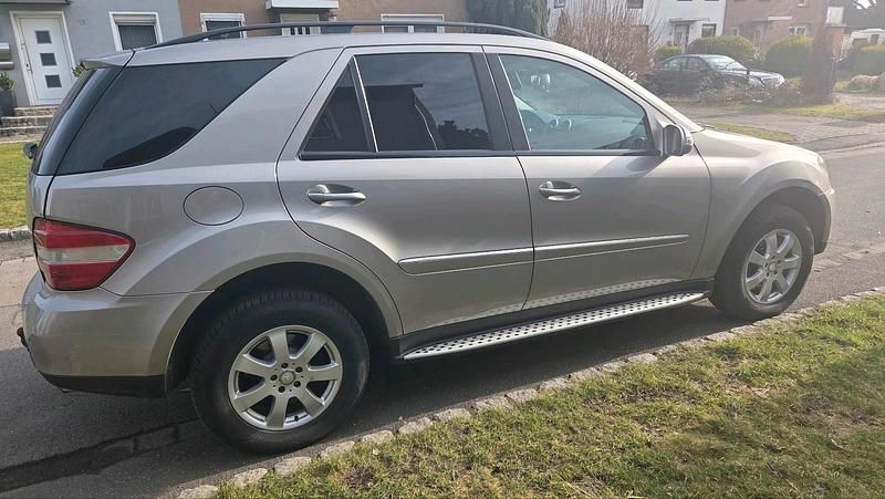 Gebraucht Mercedes 280 190 PS (139 kW) 2008 Beige SUV