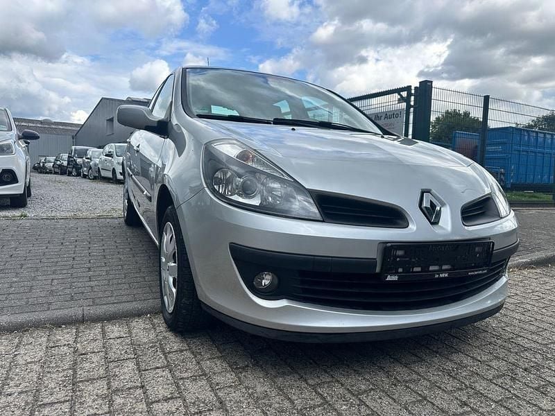 Grau Gebraucht 2006 Renault Clio III Privilege Limousine | 2.450 € (Fairer Preis) - Bild 1/4