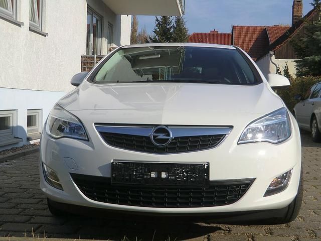 Brugt Opel Astra Design Edition 101 HK (74 kW) 2011 Hvid Sedan