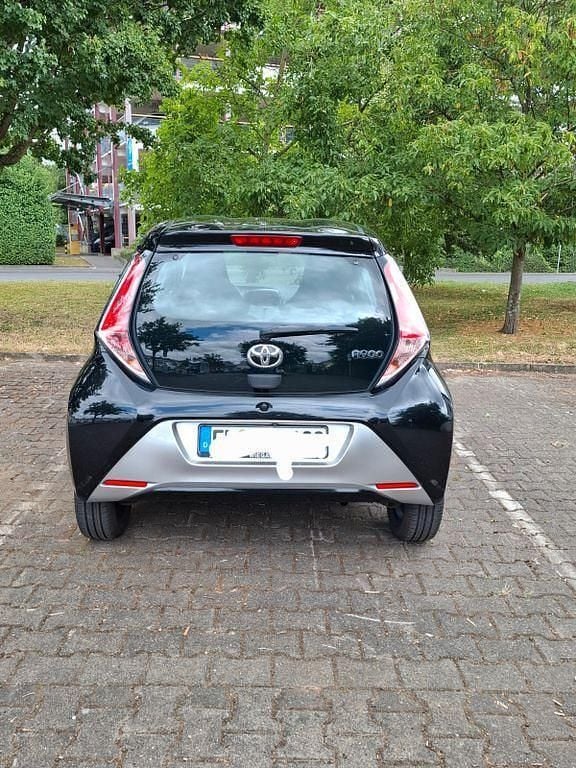 Schwarz Gebraucht 2015 Toyota Aygo Kleinwagen | 5.600 € (Fairer Preis) - Bild 1/4