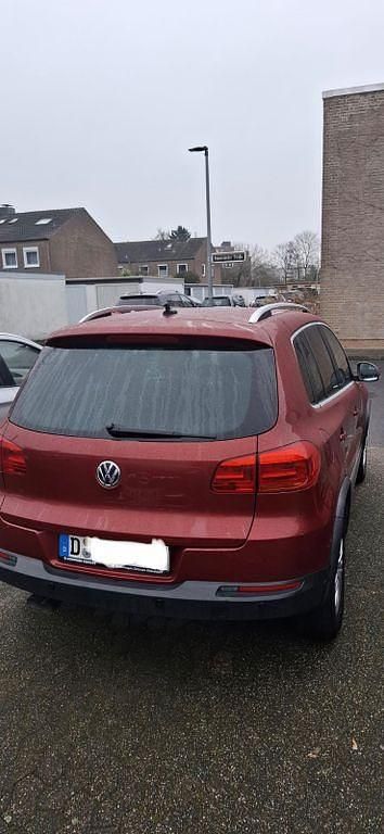Gebraucht VW Tiguan LOUNGE 150 PS (110 kW) 2016 Rot SUV