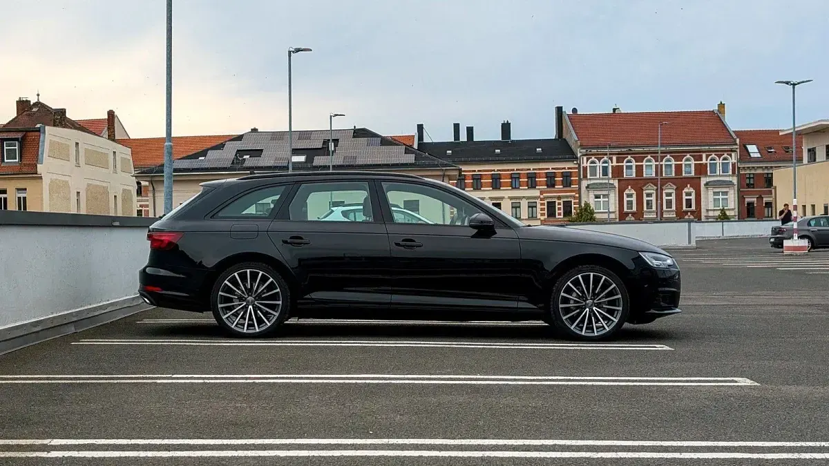 Gebraucht Audi A4 Exclusive 190 PS (139 kW) 2018 Schwarz Kombi