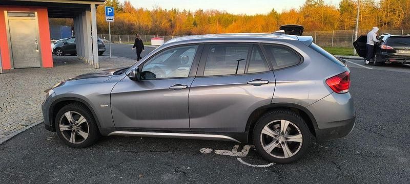 Grau Gebraucht 2012 BMW X1 SUV | 10.750 € (Fairer Preis) - Bild 1/4