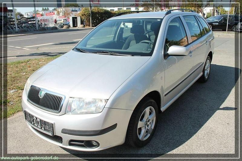 Silber Gebraucht 2006 Skoda Fabia Ambiente Kleinwagen | 3.990 € - Bild 1/4