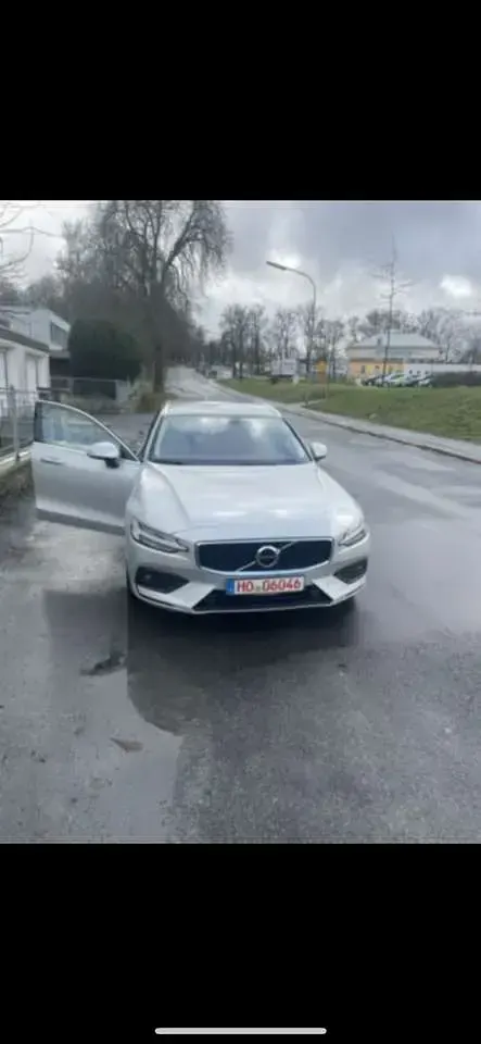 Gebraucht Volvo V60 Momentum 190 PS (139 kW) 2019 Kombi