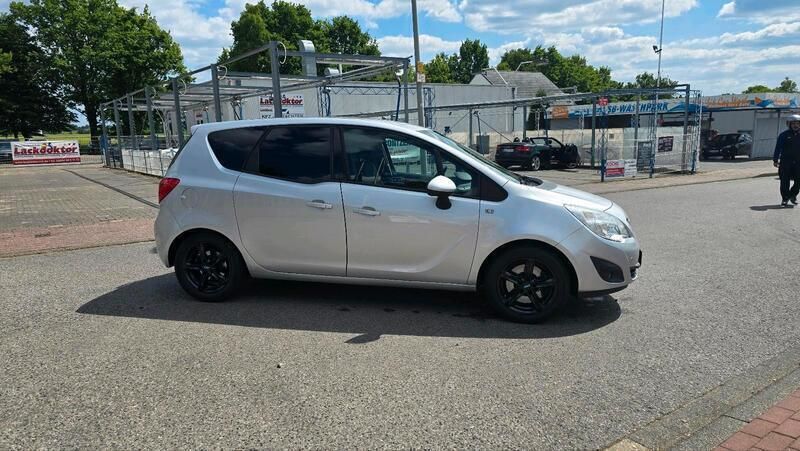 Grau Gebraucht 2010 Opel Meriva Eco Van / Kleinbus | 3.599 € (Fairer Preis) - Bild 1/4