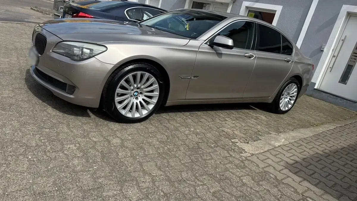 Gebraucht BMW 740 Sport Line 306 PS (225 kW) 2012 Andere farben Limousine