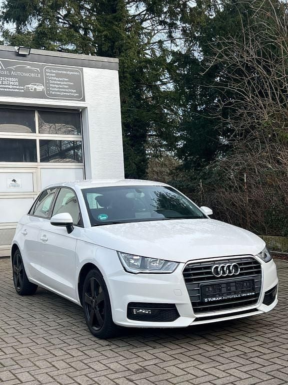 Weiß Gebraucht 2017 Audi A1 Sportback Sport Kleinwagen | 11.900 € (Guter Preis) - Bild 1/4