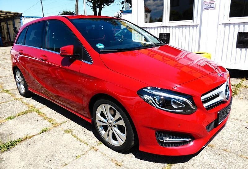 Jupiterrot uni Gebraucht 2017 Mercedes B220 Van / Kleinbus | 19.490 € (Etwas zu teuer) - Bild 1/4