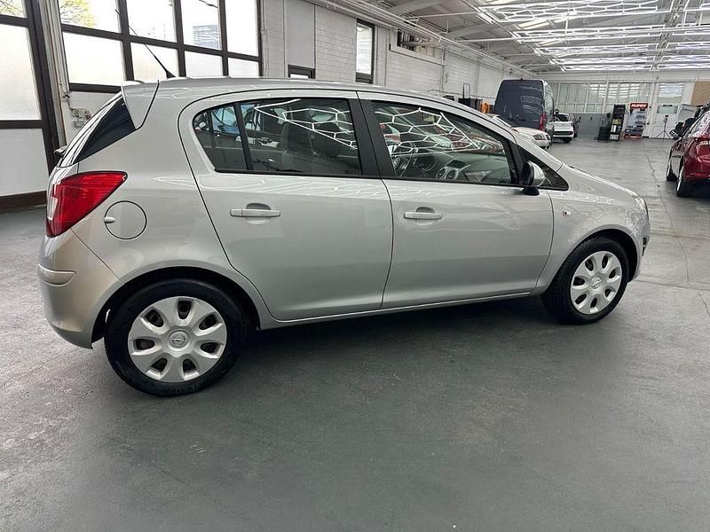 Gebraucht Opel Corsa Edition 87 PS (63 kW) 2012 Silber Kleinwagen