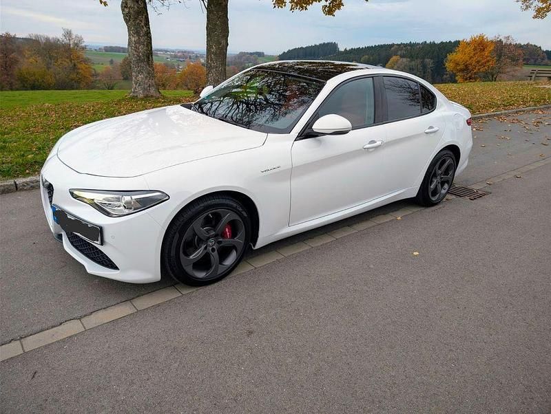 Weiß Gebraucht 2018 Alfa Romeo Giulia Veloce Limousine | 28.490 € (Etwas zu teuer) - Bild 1/4
