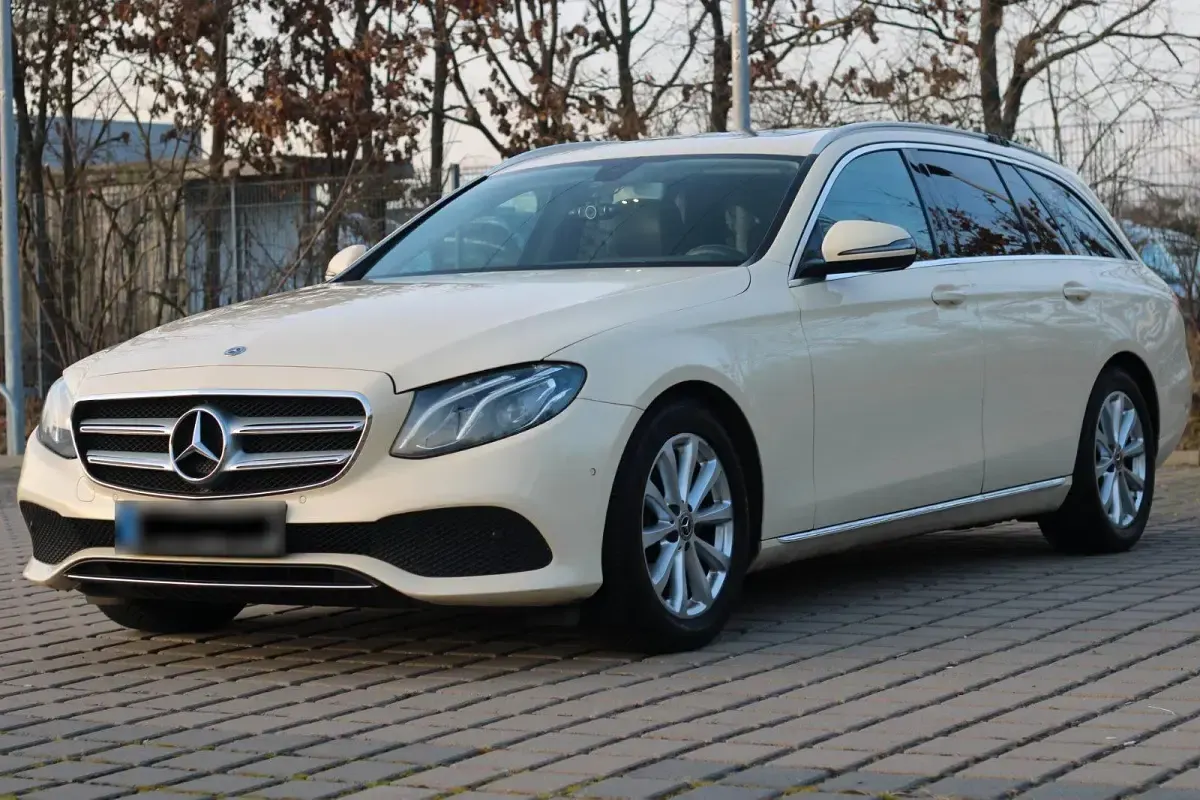 Gebraucht Mercedes E200 150 PS (110 kW) 2018 Gelb Kombi