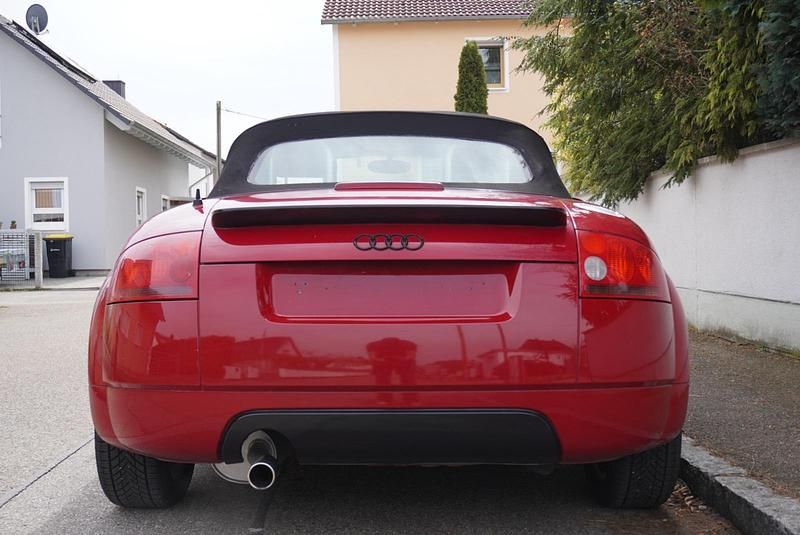 Second-hand Audi TT 180 CP (132 kW) 2002 Roșu Coupe