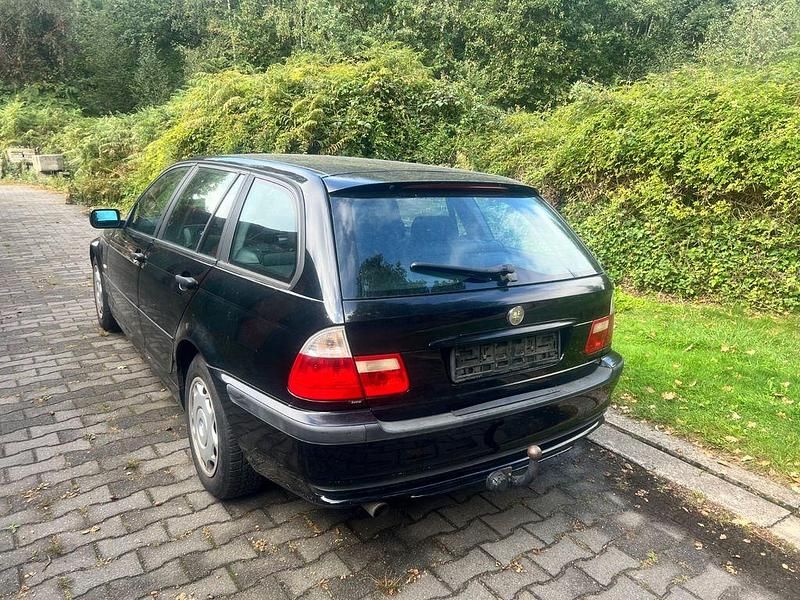Gebraucht BMW 318 118 PS (86 kW) 2000 Schwarz Kombi