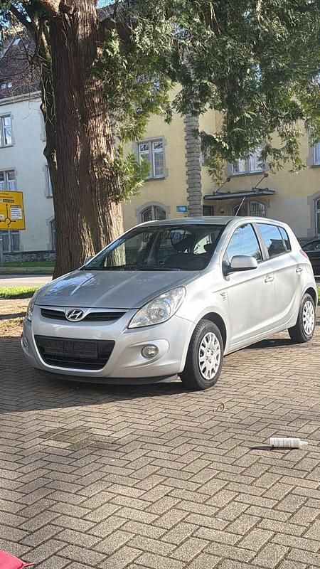 Gebraucht Hyundai i20 78 PS (57 kW) 2009 Silber Kleinwagen