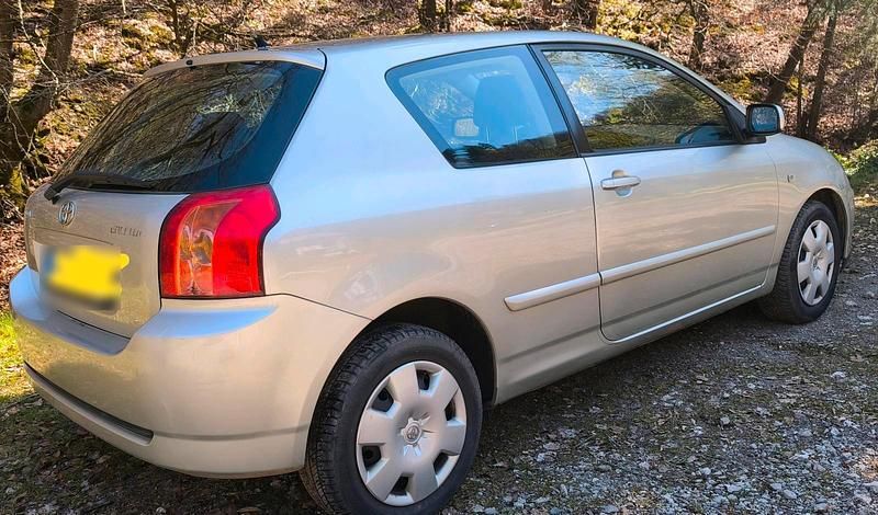Używany Toyota Corolla 97 KM (71 kW) 2005 Szary Coupe