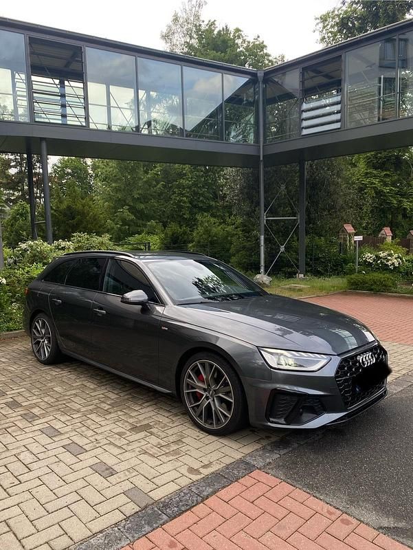 Grau Gebraucht 2021 Audi A4 S-Line Kombi | 19.990 € (Superpreis) - Bild 1/4