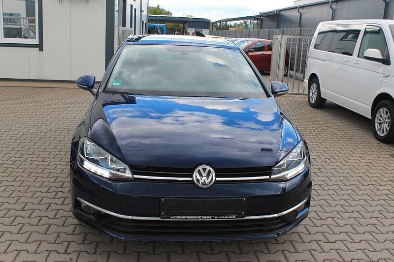 Blau Gebraucht 2019 VW Golf VII Join Limousine | 9.950 € (Superpreis) - Bild 1/4