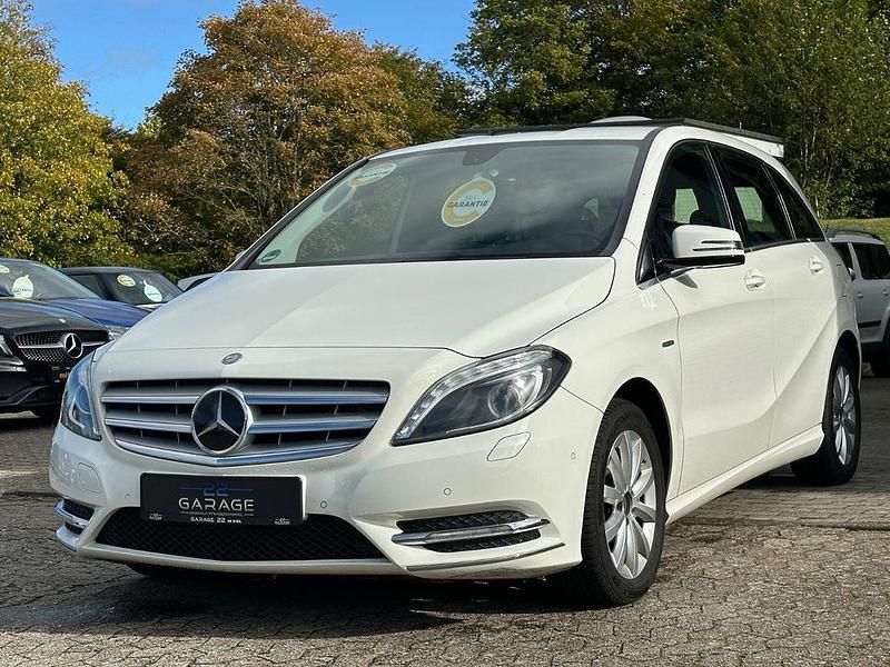 Gebraucht Mercedes B180 122 PS (89 kW) 2012 Weiß Van / Kleinbus
