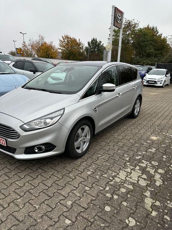 Silber Gebraucht 2017 Ford S-MAX S Van / Kleinbus | 6.900 € - Bild 1/4
