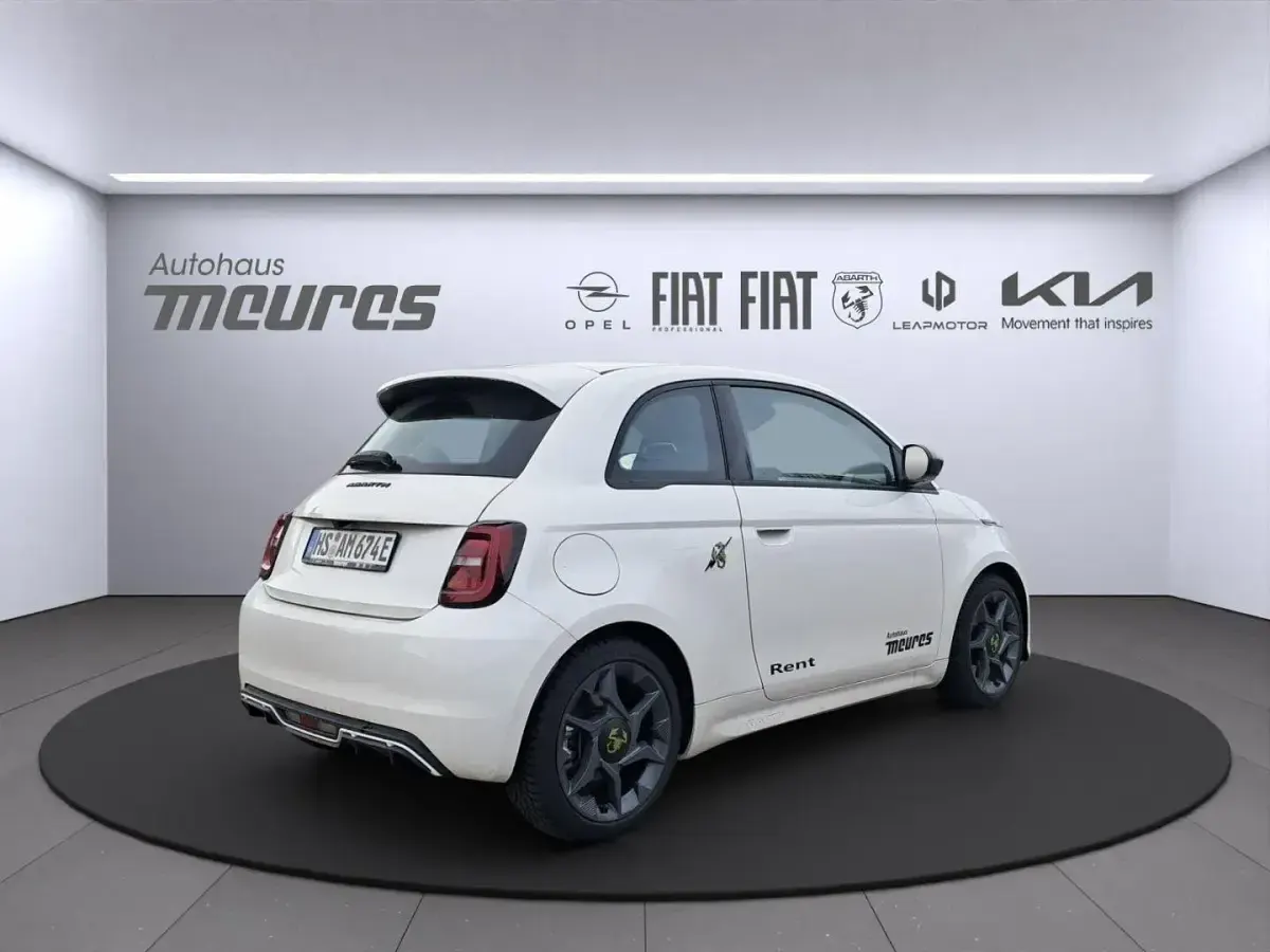 Używany Abarth 500e 113 kW (154 KM) 2025 Biały Hatchback