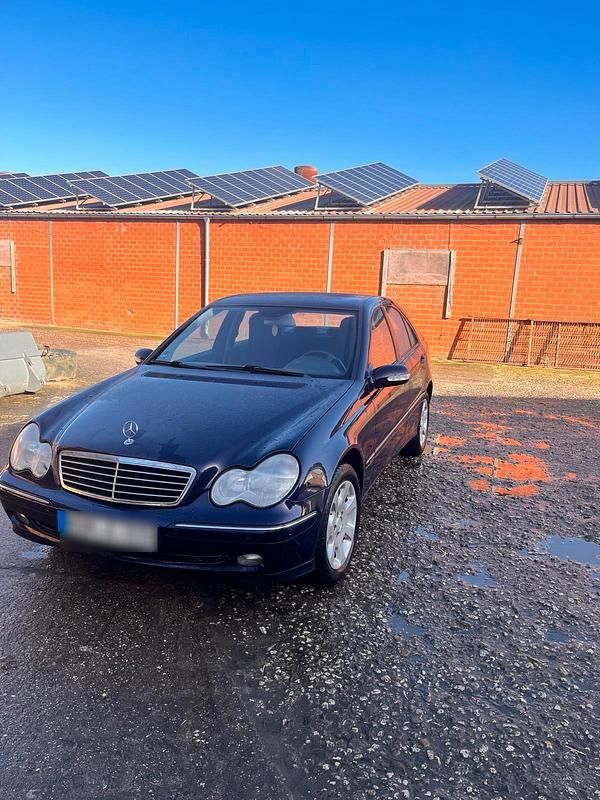 Gebraucht Mercedes C180 129 PS (94 kW) 2001 Violet Limousine