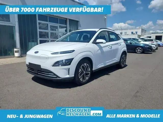 Atlas white Gebraucht 2023 Hyundai Kona Select SUV | 31.440 € (Guter Preis) - Bild 1/4