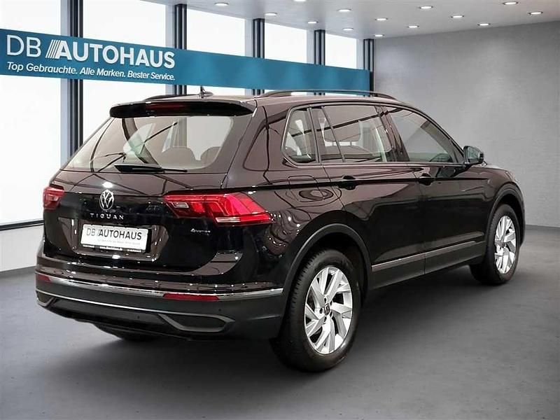 Gebraucht VW Tiguan Life 190 PS (139 kW) 2022 Schwarz SUV