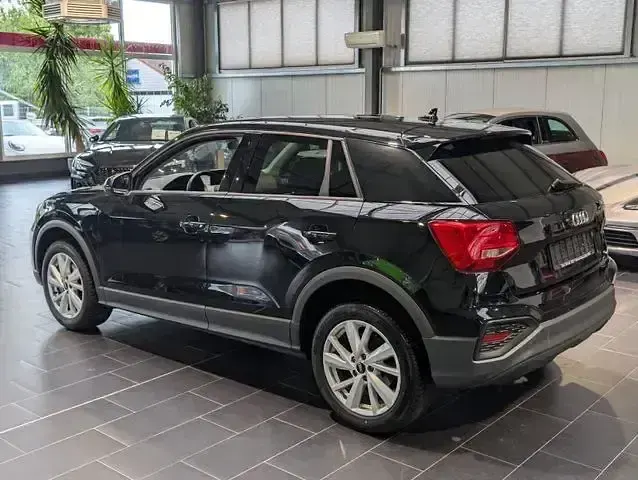 Gebraucht Audi Q2 Basis 160 PS (117 kW) 2022 Schwarz SUV
