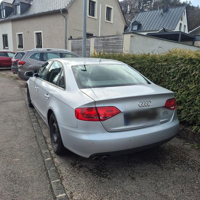 Gebraucht Audi A4 136 PS (100 kW) 2011 Silber Limousine