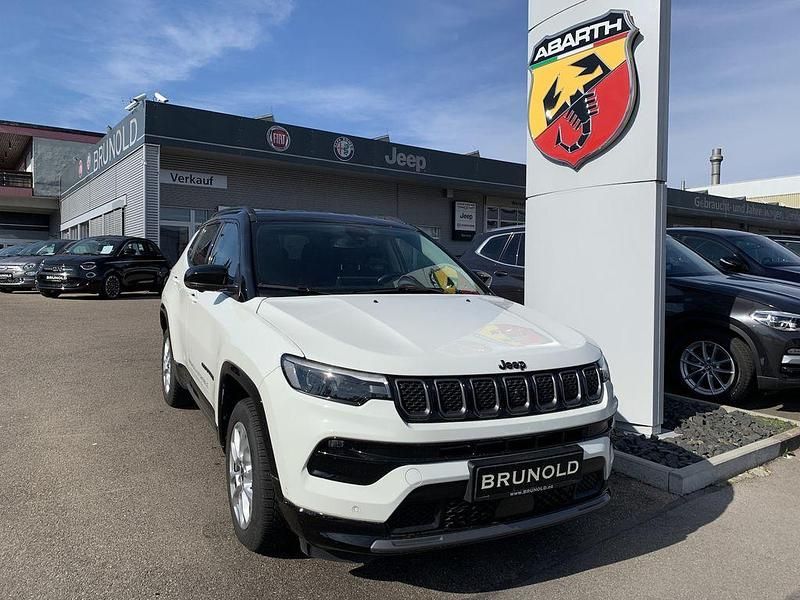 Weiß (metallic) Gebraucht 2023 Jeep Compass SUV | 31.600 € (Etwas zu teuer) - Bild 1/4