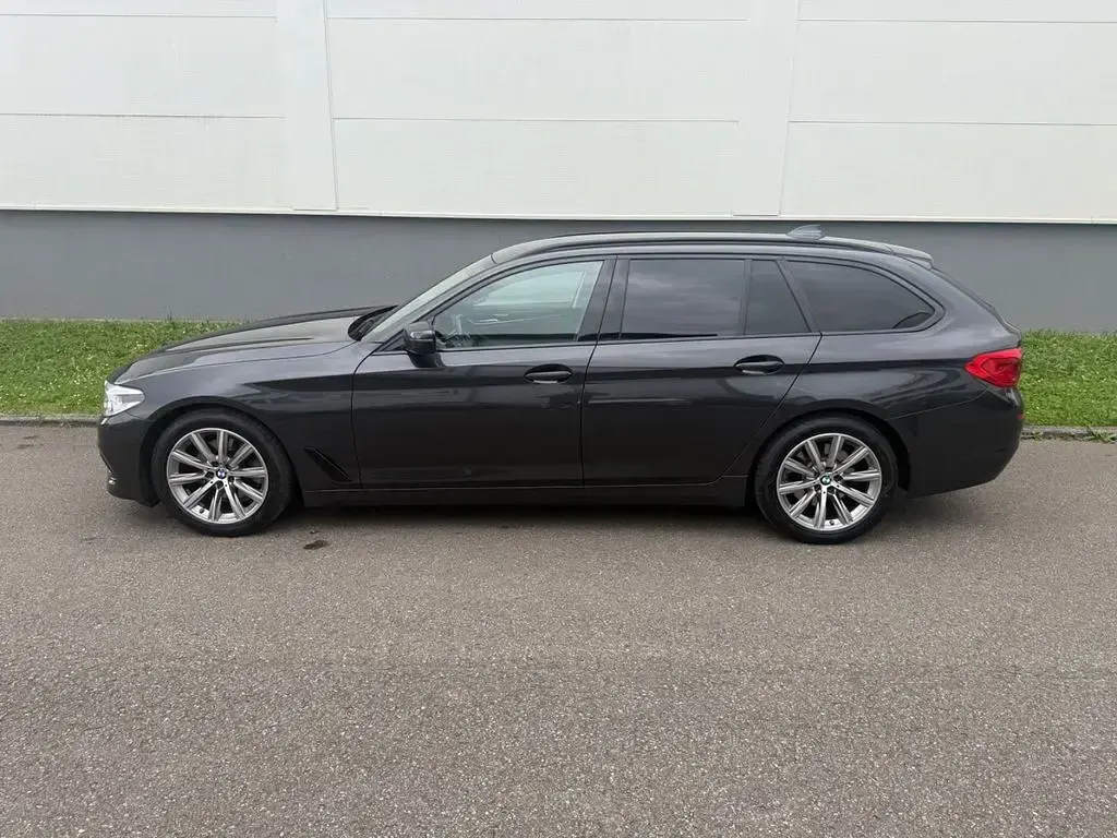 Gebraucht BMW 520 Sport Line 190 PS (139 kW) 2020 Grau Limousine