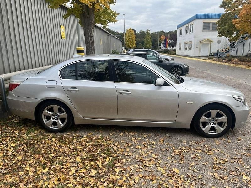 Silber Gebraucht 2009 BMW 523 Limousine | 4.000 € (Superpreis) - Bild 1/4
