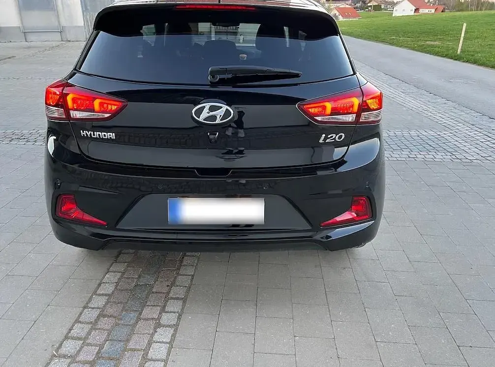 Gebraucht Hyundai i20 Style 101 PS (74 kW) 2016 Schwarz Coupé