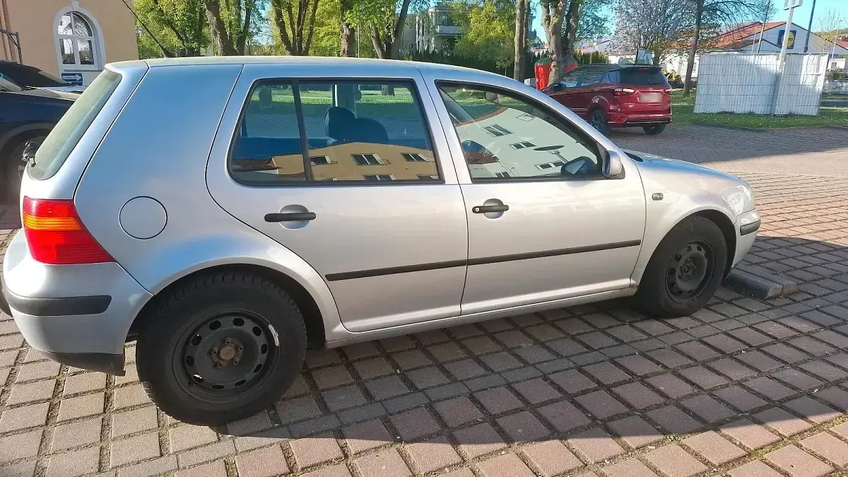 Second-hand VW Golf IV 75 CP (55 kW) 2002 Argintiu Hatchback