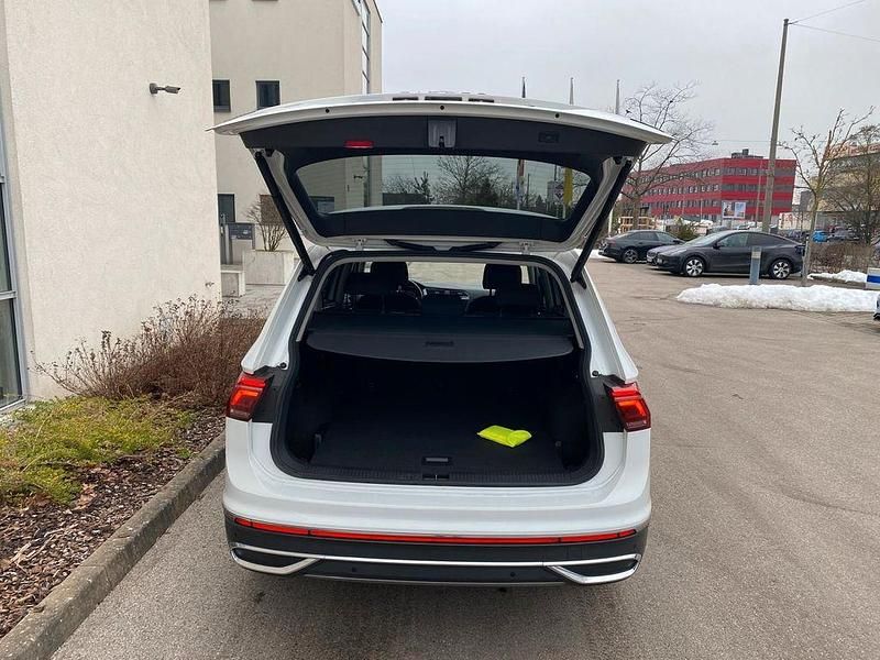 Gebraucht VW Tiguan Allspace Elegance 200 PS (147 kW) 2022 Weiß SUV