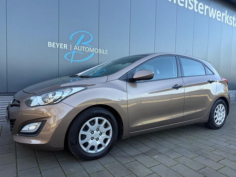 Gebraucht Hyundai i30 Classic 99 PS (72 kW) 2014 Braun Kleinwagen