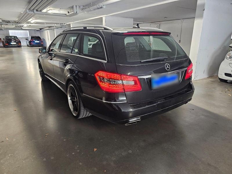 Gebraucht Mercedes E250 Avantgarde 204 PS (150 kW) 2012 Schwarz Kombi