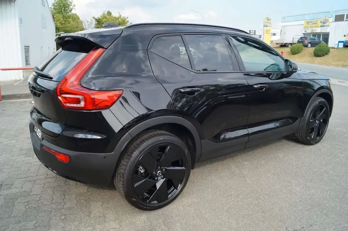 Neu Volvo EX40 Plus 300 kW (408 PS) 2026 Schwarz SUV