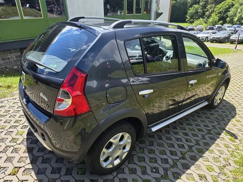 Gebraucht Dacia Sandero Stepway 88 PS (64 kW) 2012 Grau Limousine