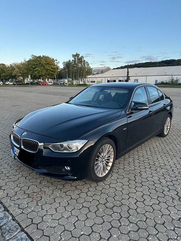 Schwarz Gebraucht 2012 BMW 320 Luxury Line Limousine | 10.500 € (Guter Preis) - Bild 1/4