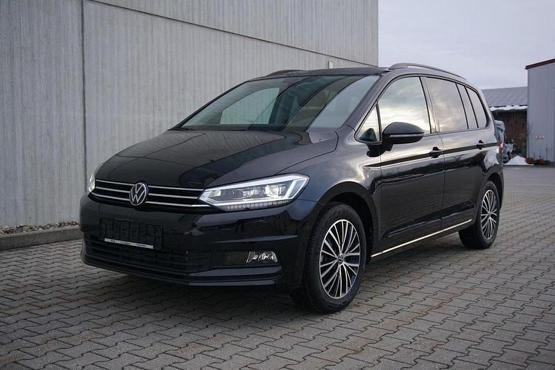Neu VW Touran 150 PS (110 kW) 2026 Grenadillschwarz metallic Van / Kleinbus