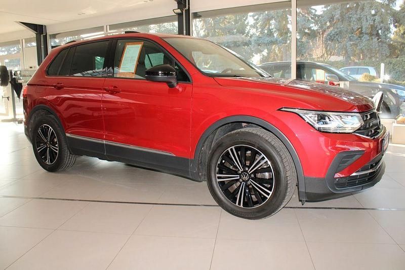 Gebraucht VW Tiguan 131 PS (96 kW) 2021 Rot SUV