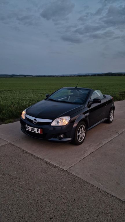Schwarz Gebraucht 2006 Opel Tigra Design Edition Cabrio | 1.450 € (Guter Preis) - Bild 1/4