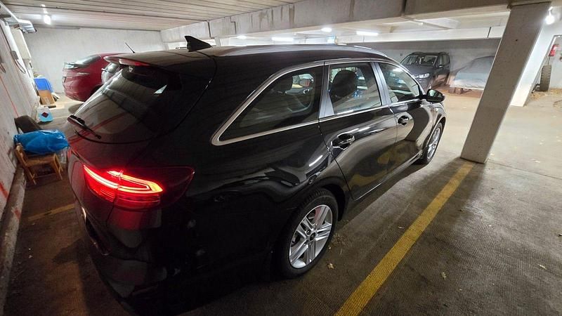 Gebraucht Kia Ceed Sportswagon Vision 140 PS (102 kW) 2020 Schwarz Kombi