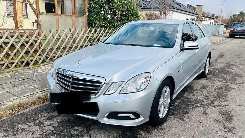 Gebraucht Mercedes E220 Avantgarde 170 PS (125 kW) 2009 Silber Limousine