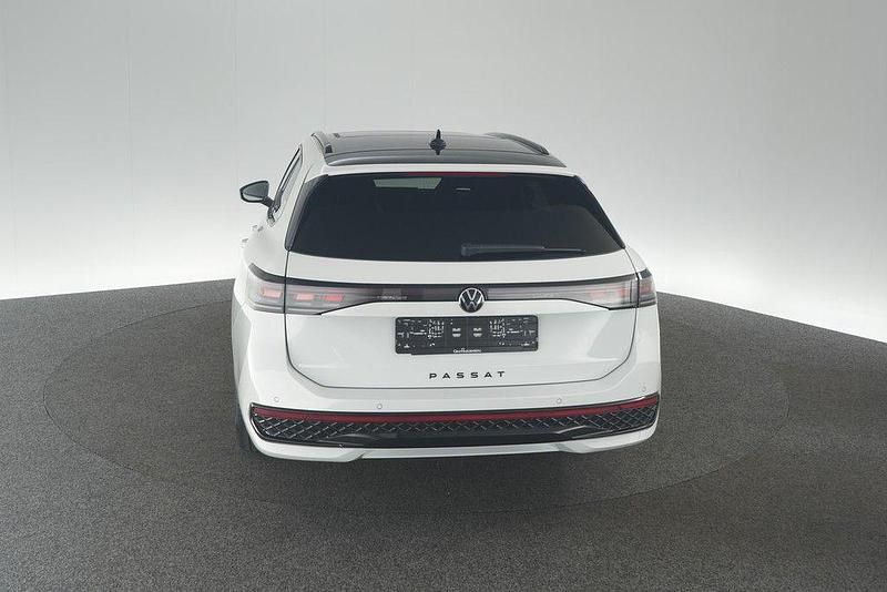 Gebraucht VW Passat R-line 265 PS (194 kW) 2024 Weiß Kombi