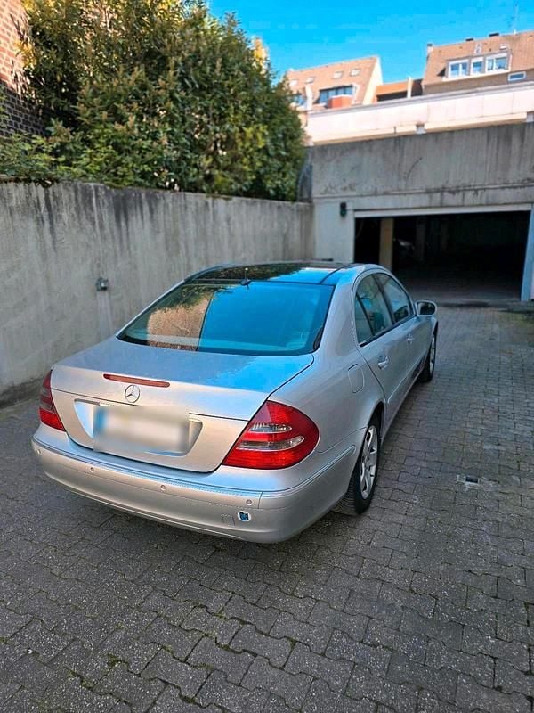 Second-hand Mercedes E220 150 CP (110 kW) 2002 Gri Berlinǎ
