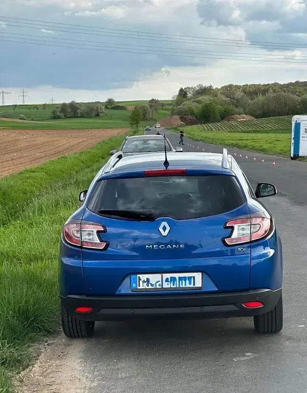 Gebraucht Renault Mégane III 131 PS (96 kW) 2010 Blau Limousine